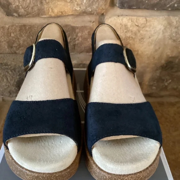 Dansko Bianca Platform Sandal Black Burnished Suede EU 38 US 7.5-8 Women Shoes - Picture 4 of 9